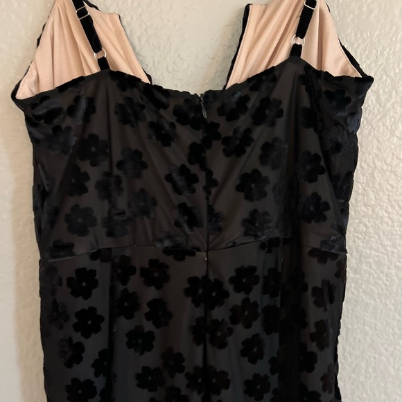 Limousine Lifestyle Black Burnout Velvet Floral Midi Dress - Picture 10 of 11